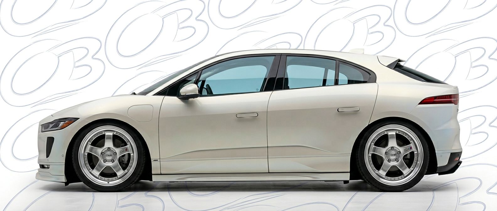 Professional automotive photography of a 2019 Jaguar I-Pace with high-fidelity 2019.