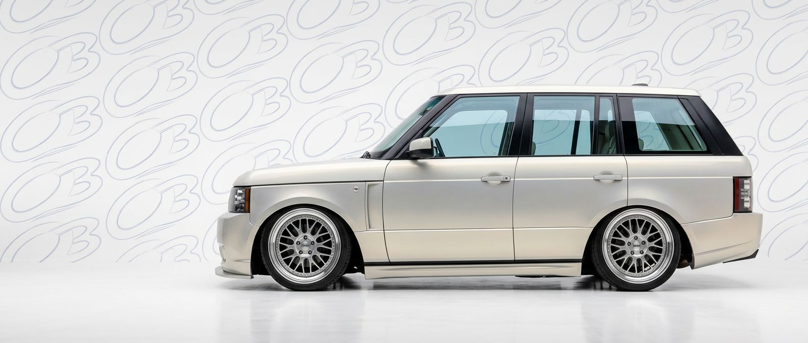 High-quality 2006 Land Rover Range Rover 2006 exterior shot with professional studio lighting.