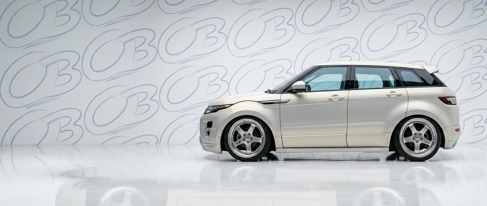 Aerodynamic 2014 Land Rover Range Rover Evoque 2014 - Sleek design for enhanced vehicle styling.