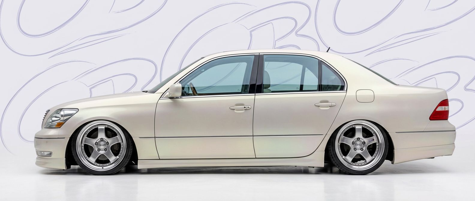 Aerodynamic 2004 Lexus LS430 2004 - Sleek design for enhanced vehicle styling.