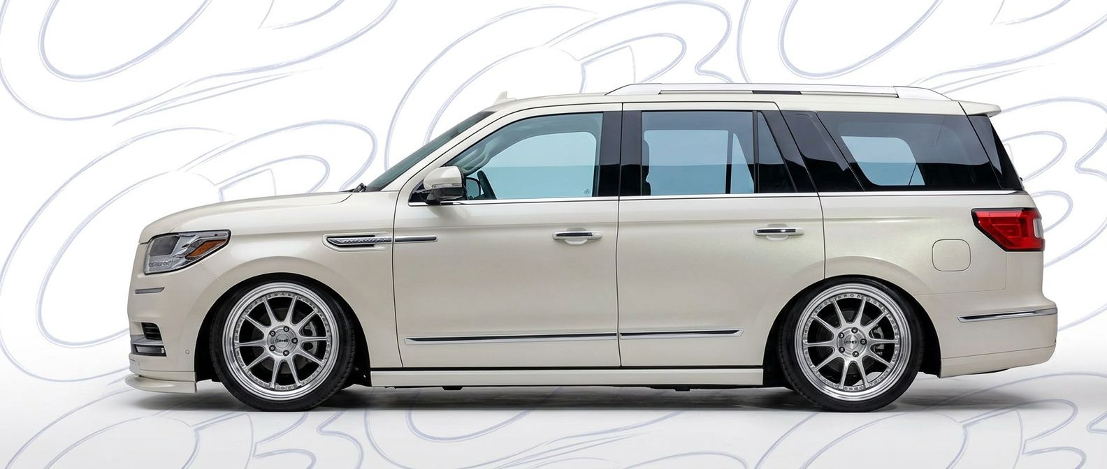 Lincoln Navigator - Bodykits, Bumpers, Fenders and more... Professional automotive photography of a Lincoln Navigator with high-fidelity Navigator.