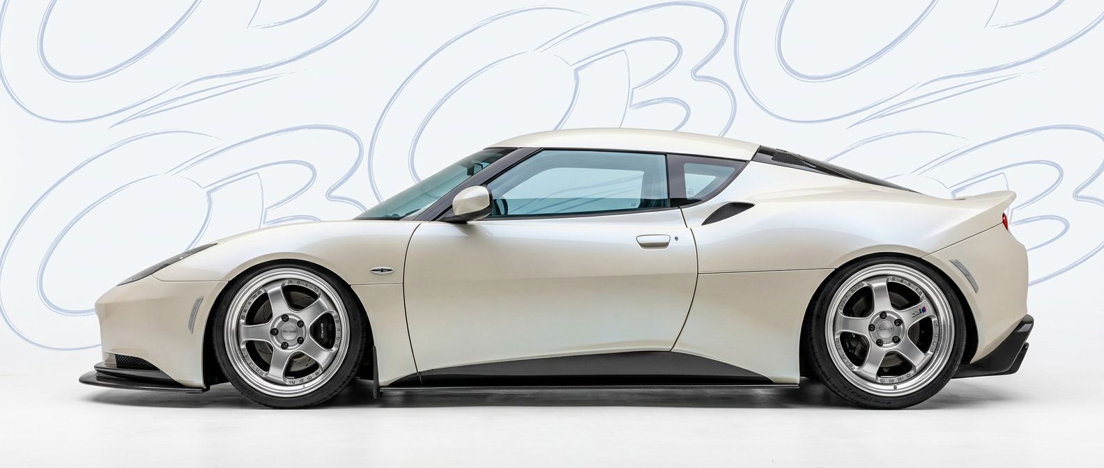 Aerodynamic  Lotus Evora Evora - Sleek design for enhanced vehicle styling.