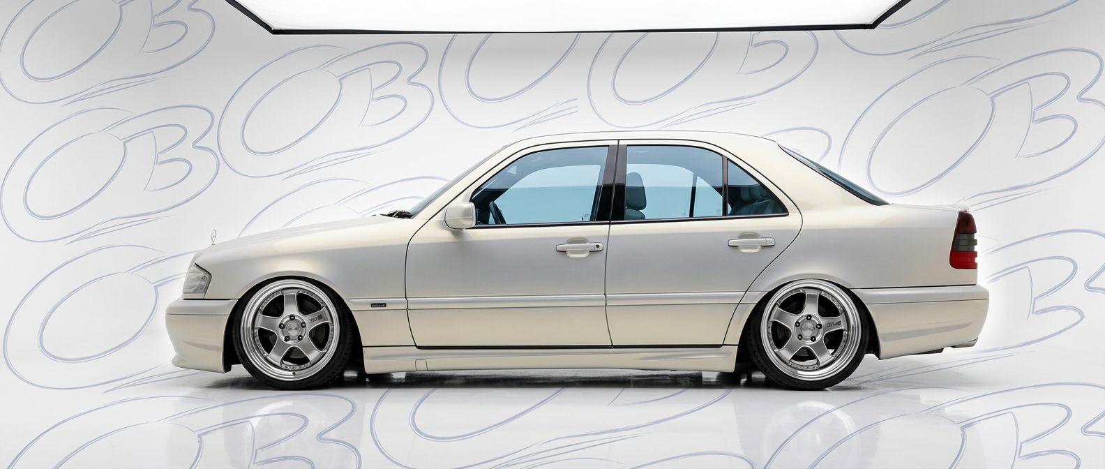 Front-angle view of 1998 Mercedes-Benz C-Class 1998 - Durable and stylish exterior enhancement.