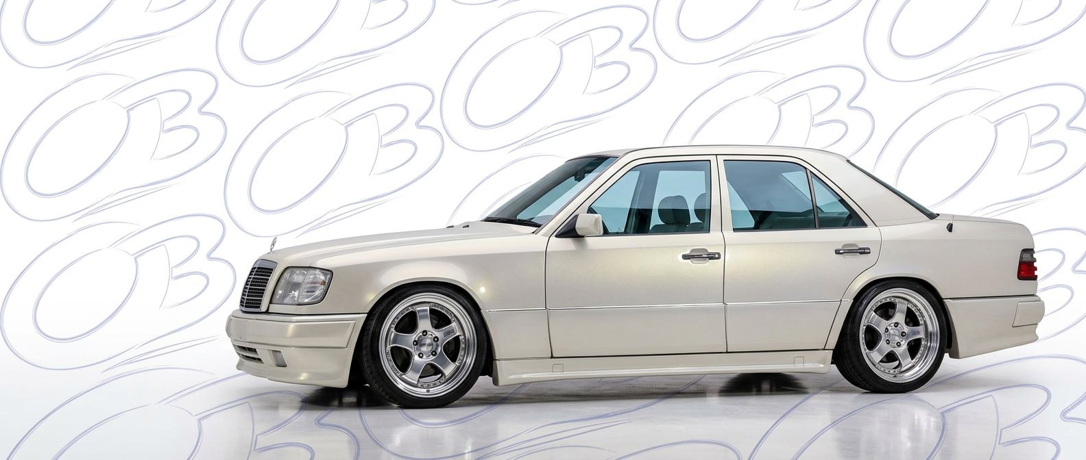 Detailed view of 1993 Mercedes-Benz E-Class 1993 featuring lightweight, durable construction.