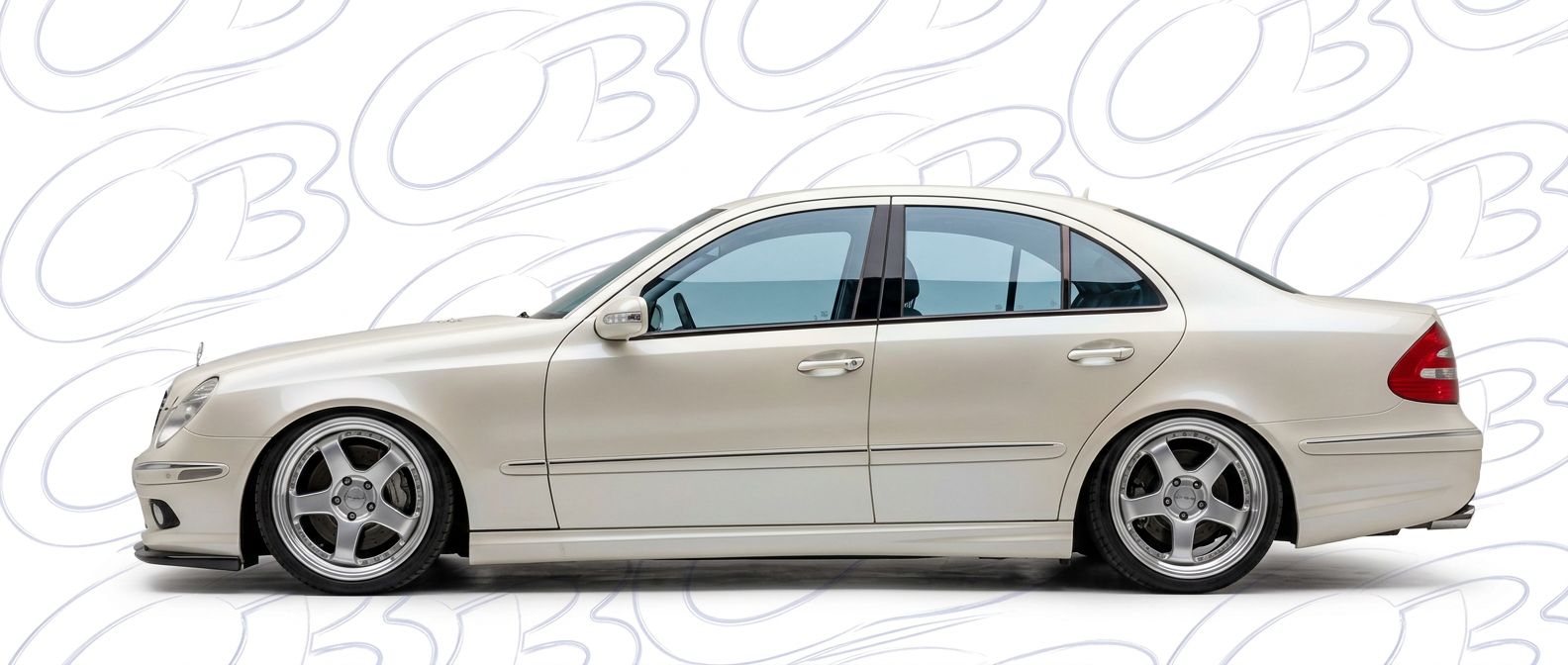 High-quality 2005 Mercedes-Benz E-Class 2005 exterior shot with professional studio lighting.