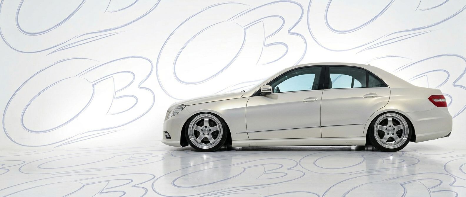 Detailed view of 2009 Mercedes-Benz E-Class 2009 featuring lightweight, durable construction.