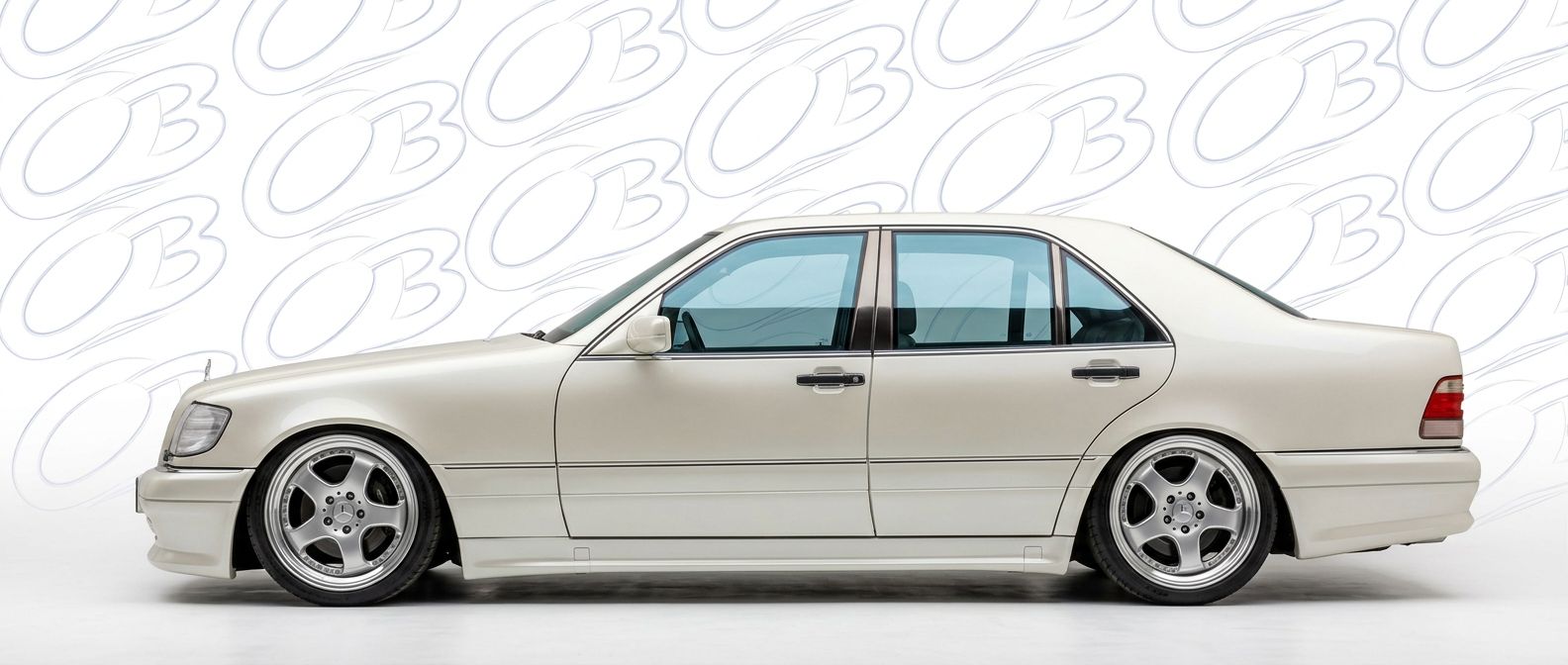High-quality 1995 Mercedes-Benz S-Class 1995 exterior shot with professional studio lighting.