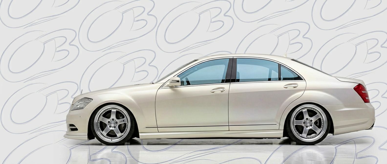 Front-angle view of 2010 Mercedes-Benz S-Class 2010 - Durable and stylish exterior enhancement.