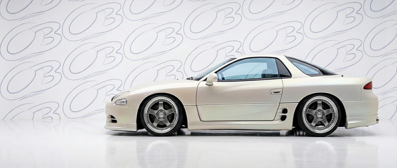Aerodynamic 1998 Mitsubishi 3000GT 1998 - Sleek design for enhanced vehicle styling.