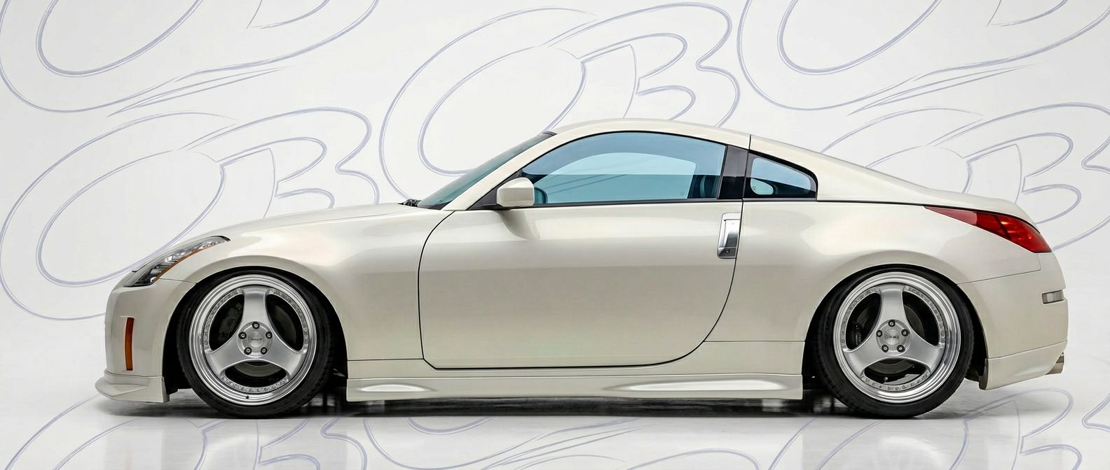 High-quality 2005 Nissan 350Z 2005 exterior shot with professional studio lighting.