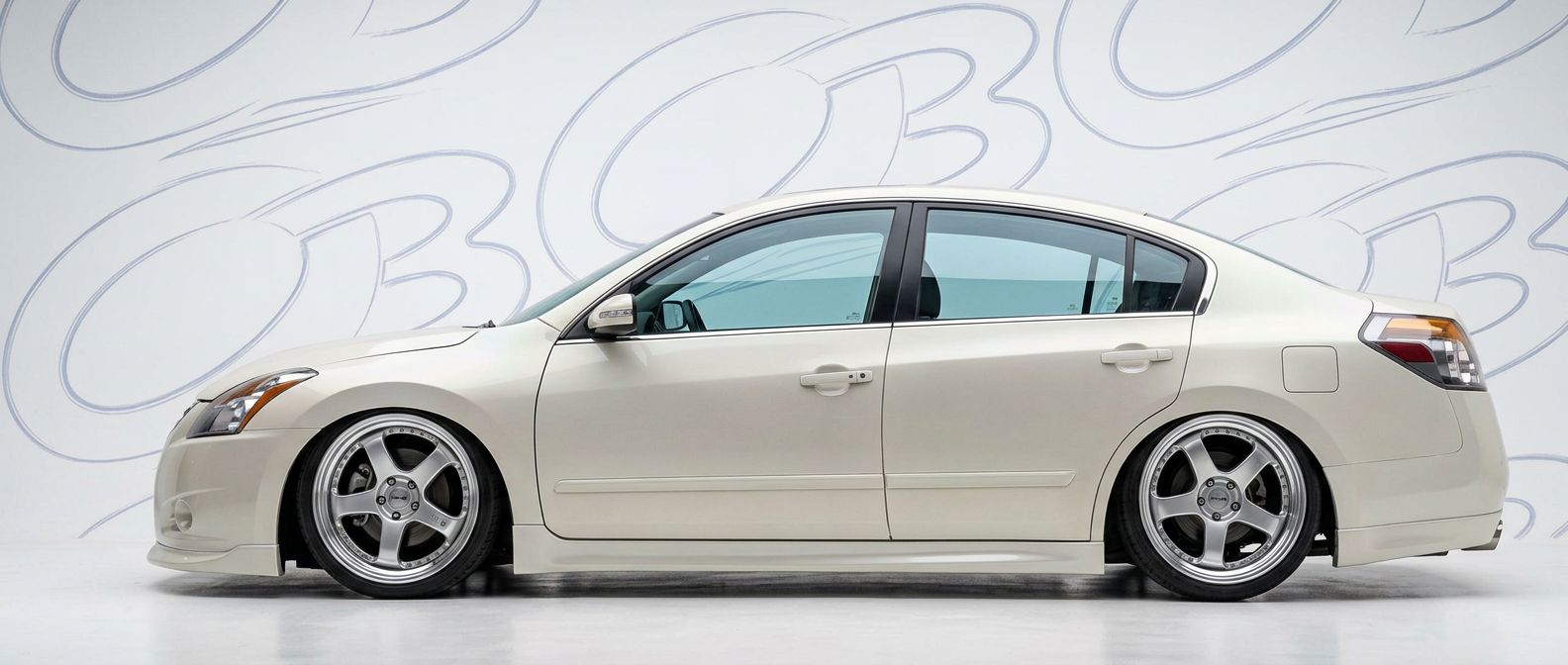 Aerodynamic 2009 Nissan Altima 2009 - Sleek design for enhanced vehicle styling.