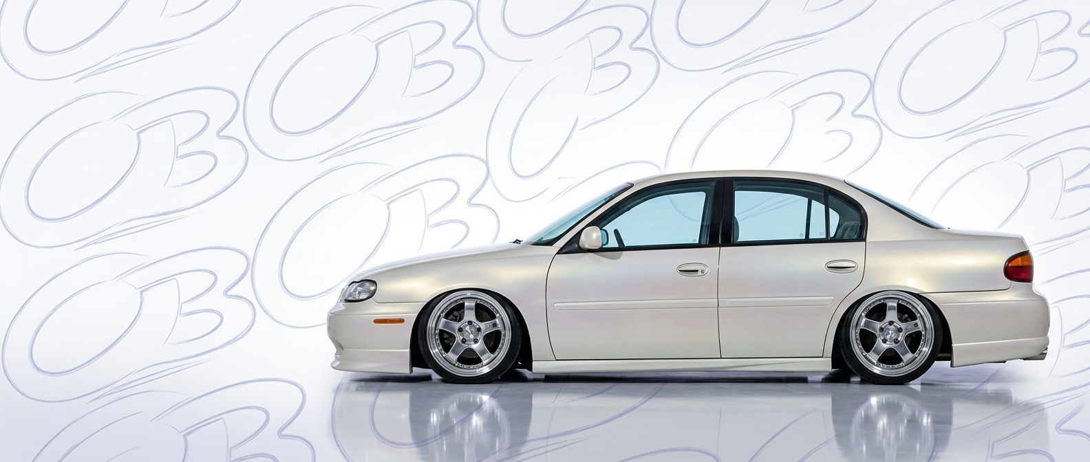 Aerodynamic 1997 Oldsmobile Cutlass 1997 - Sleek design for enhanced vehicle styling.