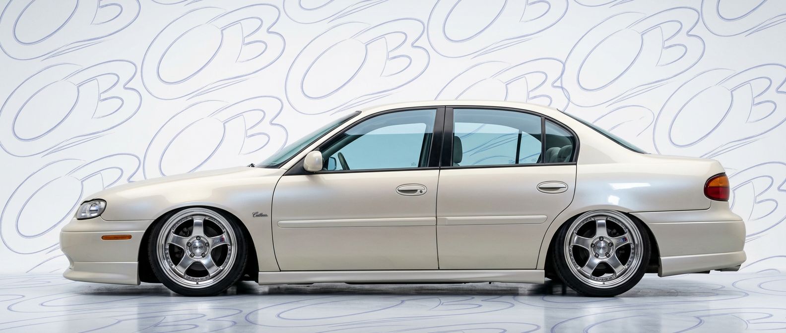 High-quality 1998 Oldsmobile Cutlass 1998 exterior shot with professional studio lighting.