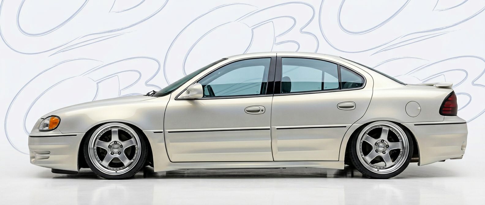 Aggressive 2000 Pontiac Grand Am 2000 styling to enhance your vehicle's aesthetic.