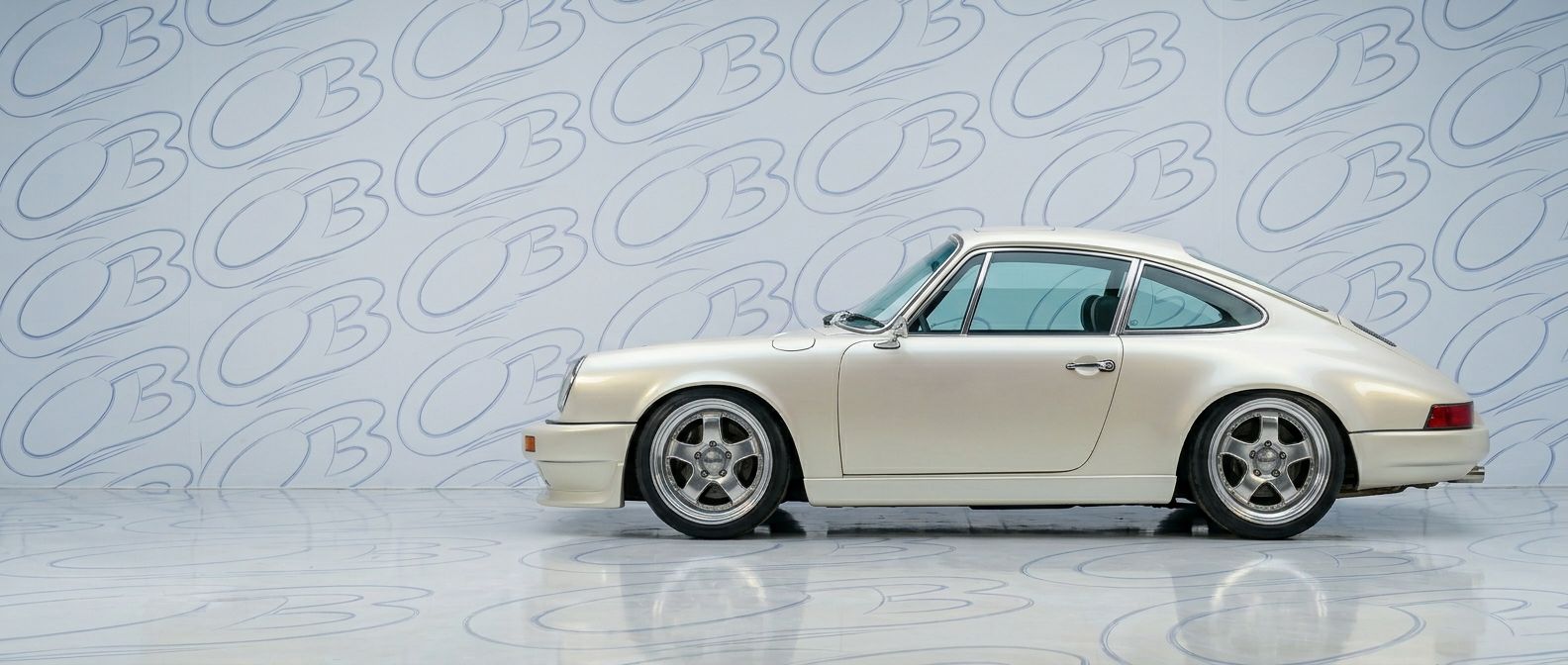 Professional automotive photography of a 1976 Porsche 911 with high-fidelity 1976.