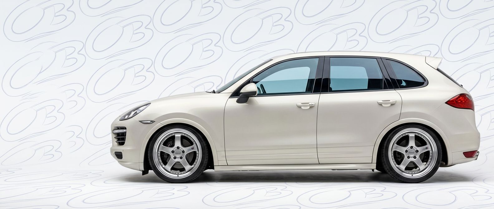 Aerodynamic 2015 Porsche Cayenne 2015 - Sleek design for enhanced vehicle styling.