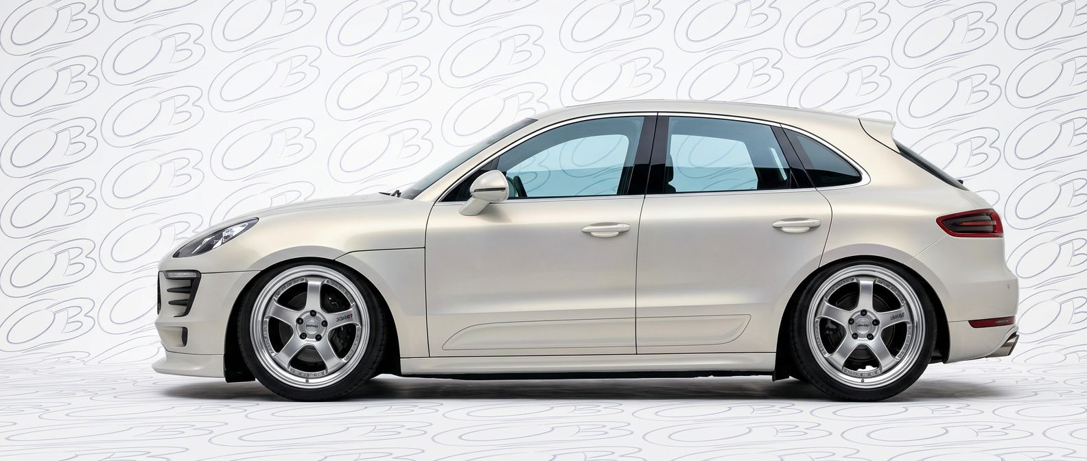 Professional automotive photography of a 2016 Porsche Macan with high-fidelity 2016.