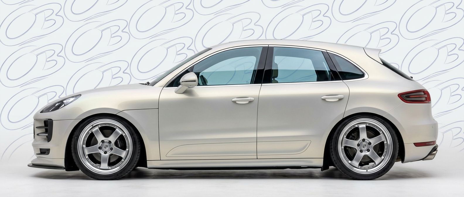 Front-angle view of 2020 Porsche Macan 2020 - Durable and stylish exterior enhancement.