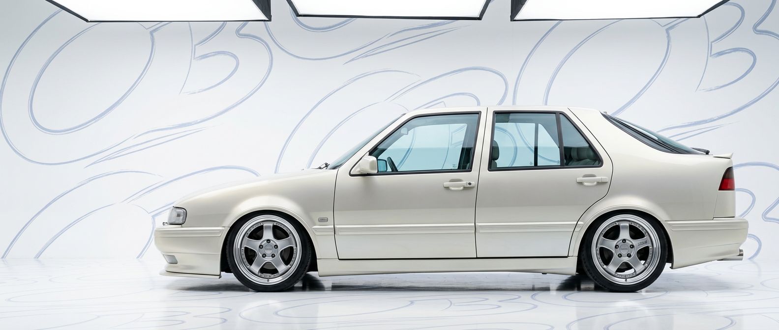 Aerodynamic 1987 Saab 9000 1987 - Sleek design for enhanced vehicle styling.