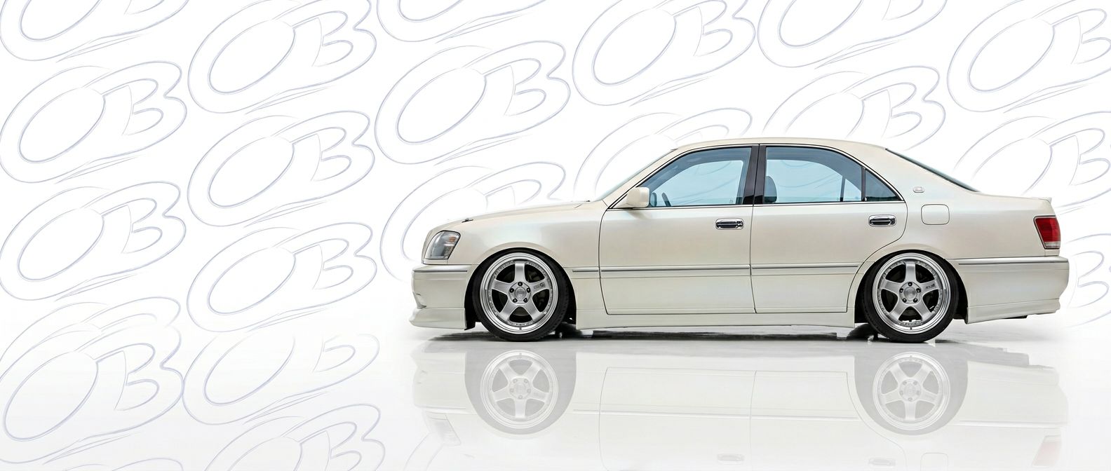 Detailed view of 2004 Toyota Crown 2004 featuring lightweight, durable construction.