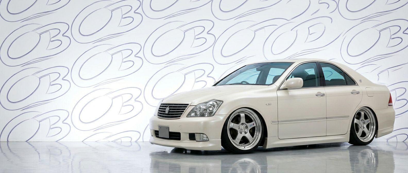 Professional automotive photography of a 2008 Toyota Crown with high-fidelity 2008.