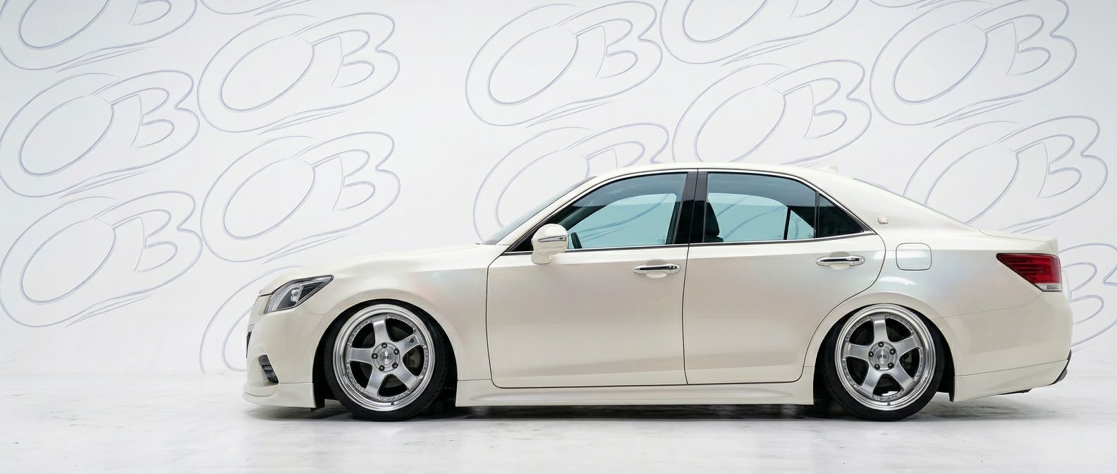 Custom 1995 for  Toyota Crown - Premium aerodynamic automotive body parts.