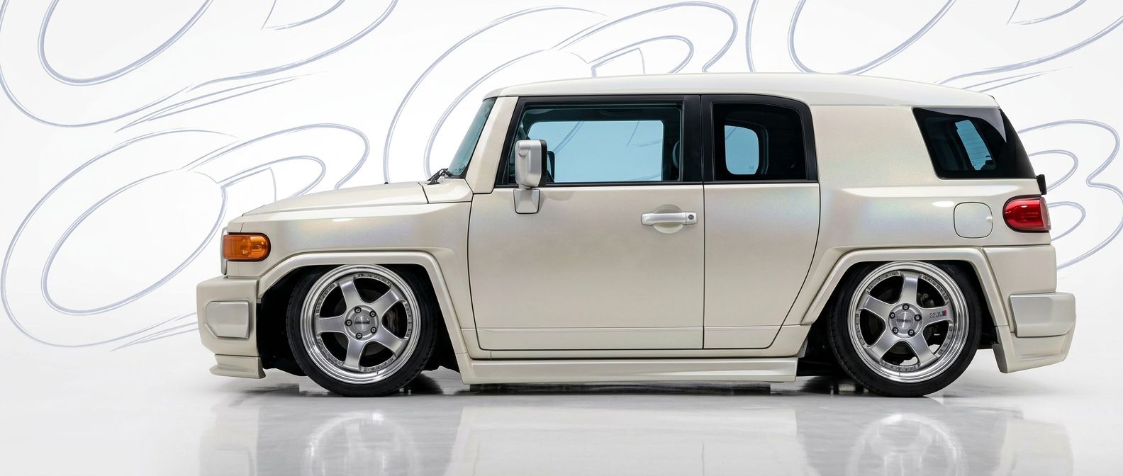 Front-angle view of 2008 Toyota FJ Cruiser 2008 - Durable and stylish exterior enhancement.