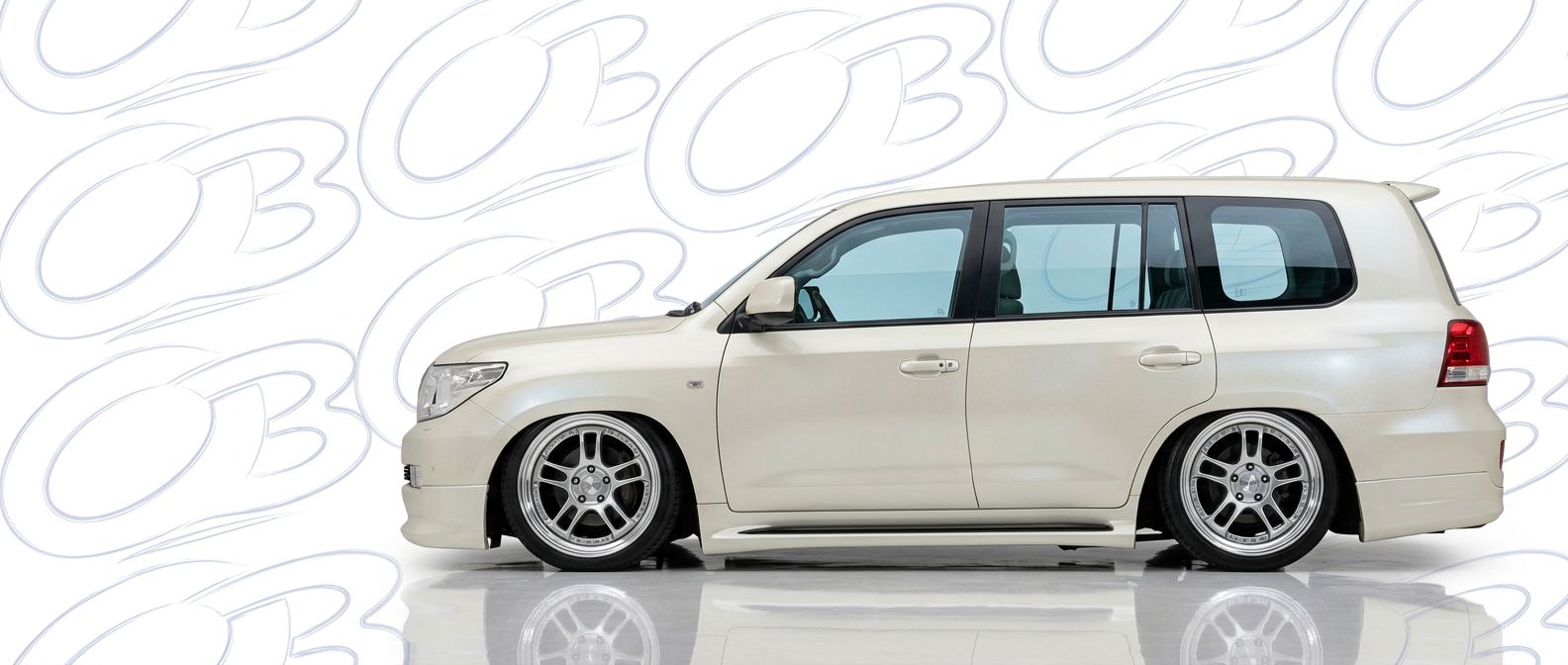 Aerodynamic 2008 Toyota Land Cruiser 2008 - Sleek design for enhanced vehicle styling.