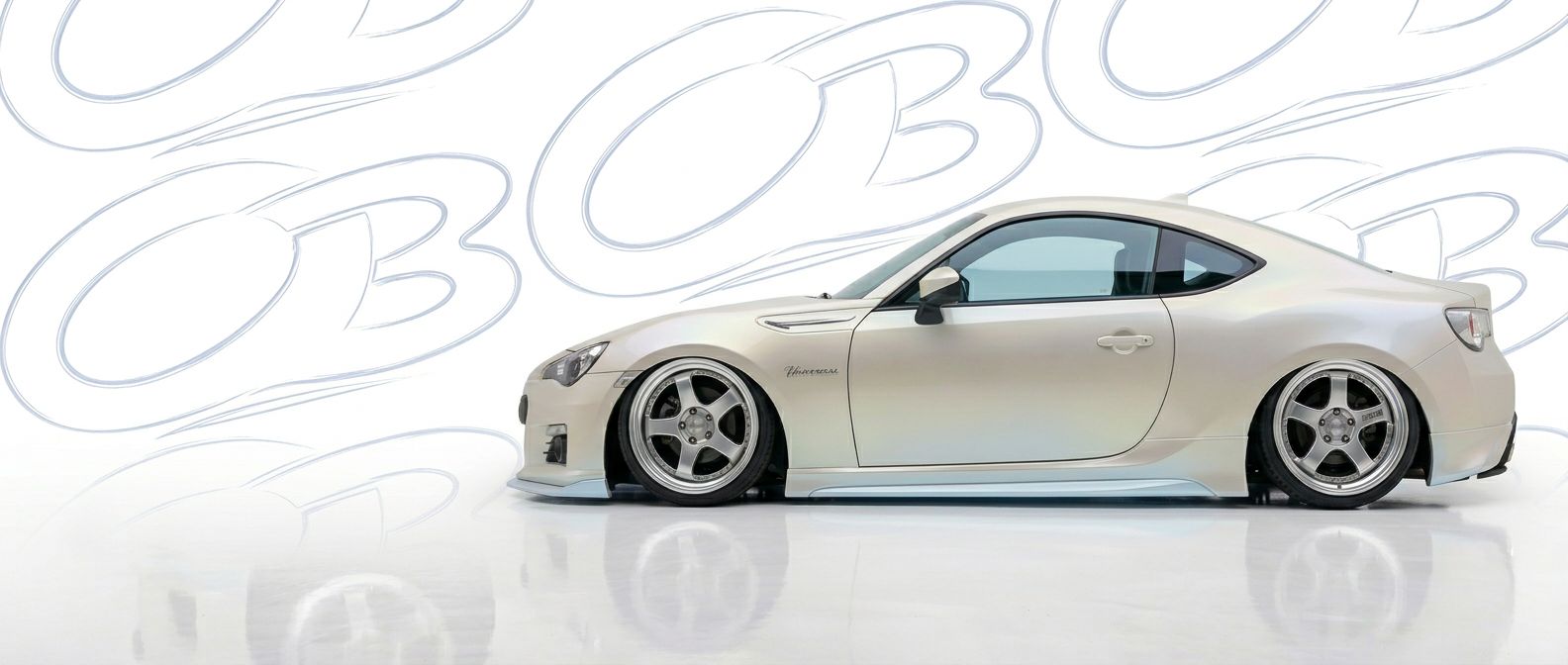 Professional automotive photography of a  Universal  with high-fidelity 0.
