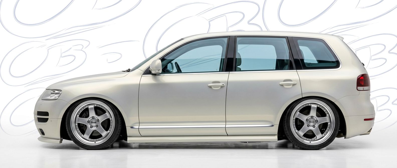 Detailed view of 2004 Volkswagen Touareg 2004 featuring lightweight, durable construction.