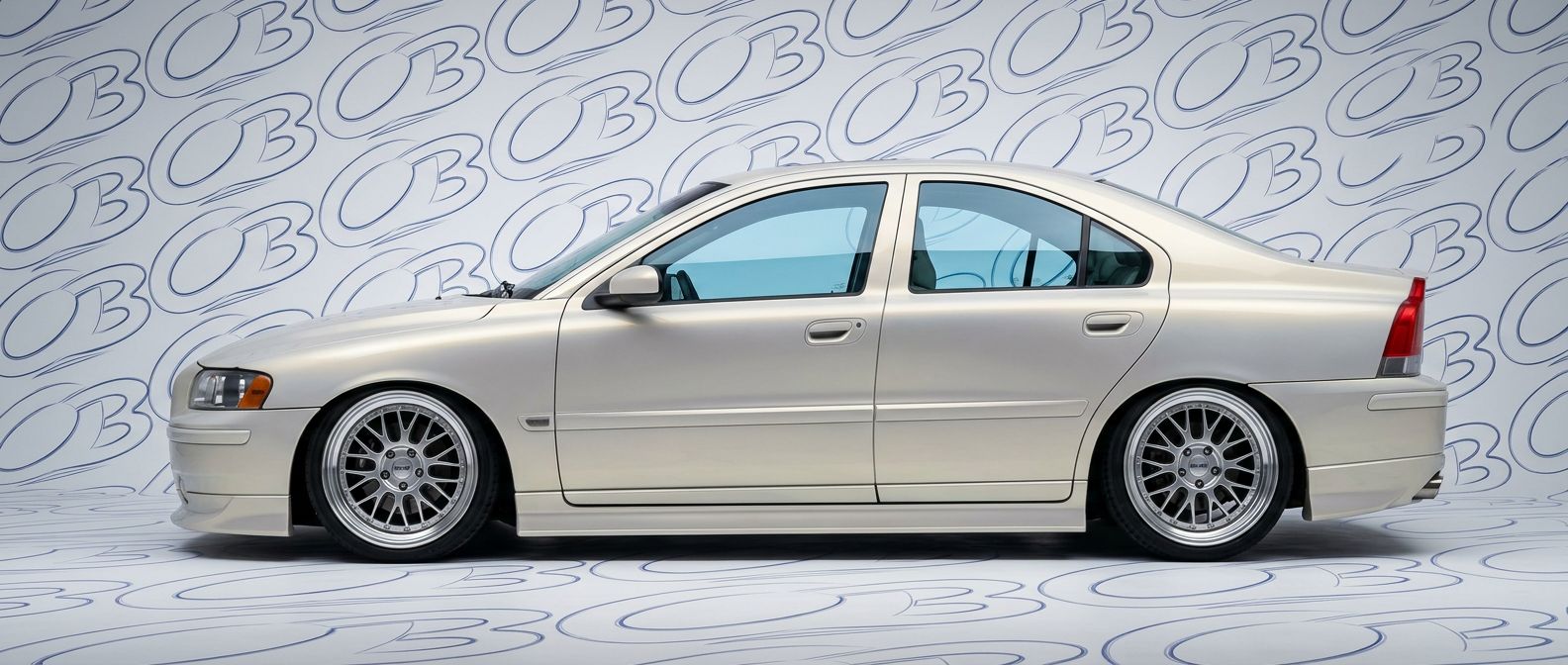 Aerodynamic 2002 Volvo S60 2002 - Sleek design for enhanced vehicle styling.